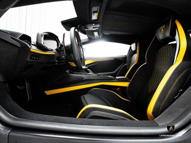 Used 2024 Lamborghini Revuelto AWD/4WD image 32