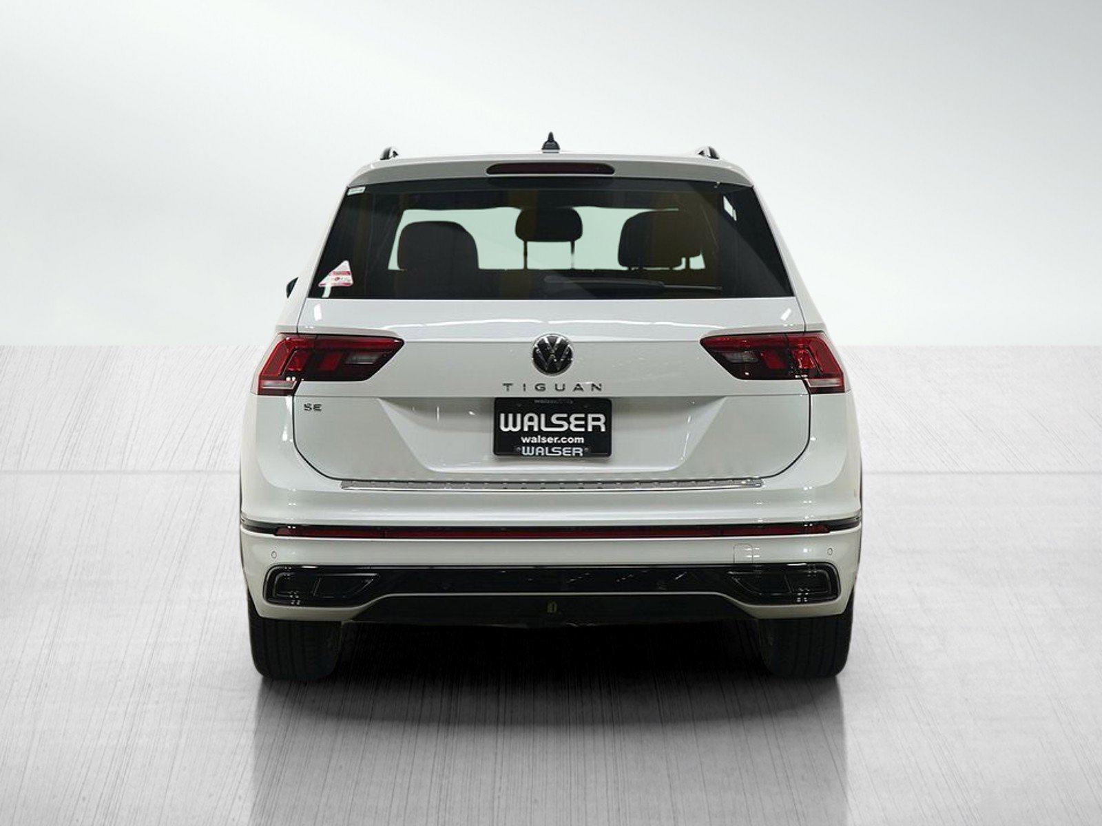 Used 2022 Volkswagen Tiguan SE R-Line image 4