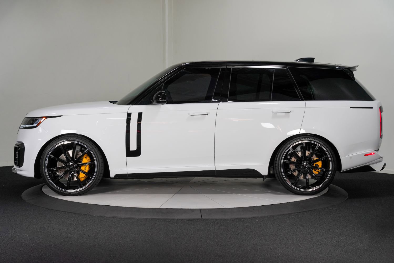 Used 2025 Land Rover Range Rover SE image 7