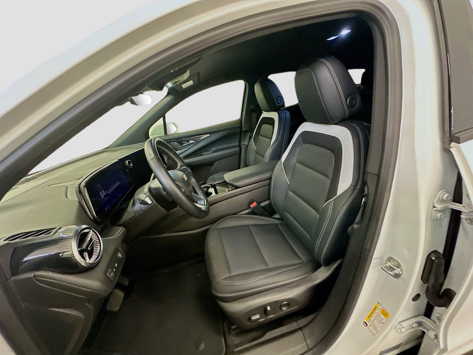 Used 2024 Chevrolet Blazer EV LT AWD/4WD image 13