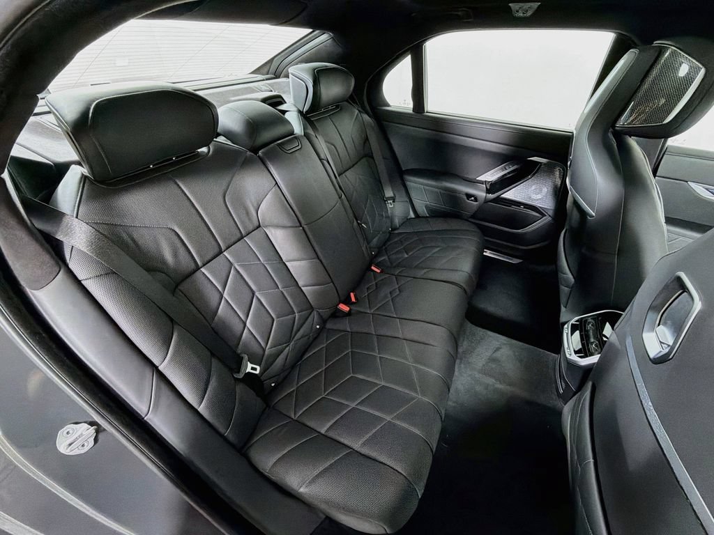 Used 2023 BMW 760i xDrive w/ Luxury Rear Seating Package AWD/4WD image 28