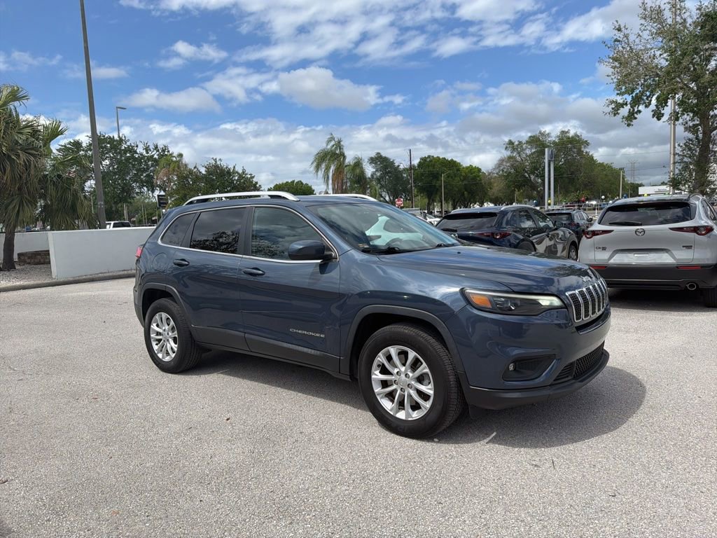 Used 2019 Jeep Cherokee Latitude w/ Cold Weather Group AWD/4WD image 5