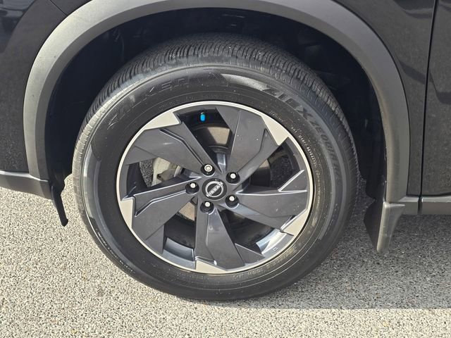 Used 2024 Nissan Rogue SV image 9