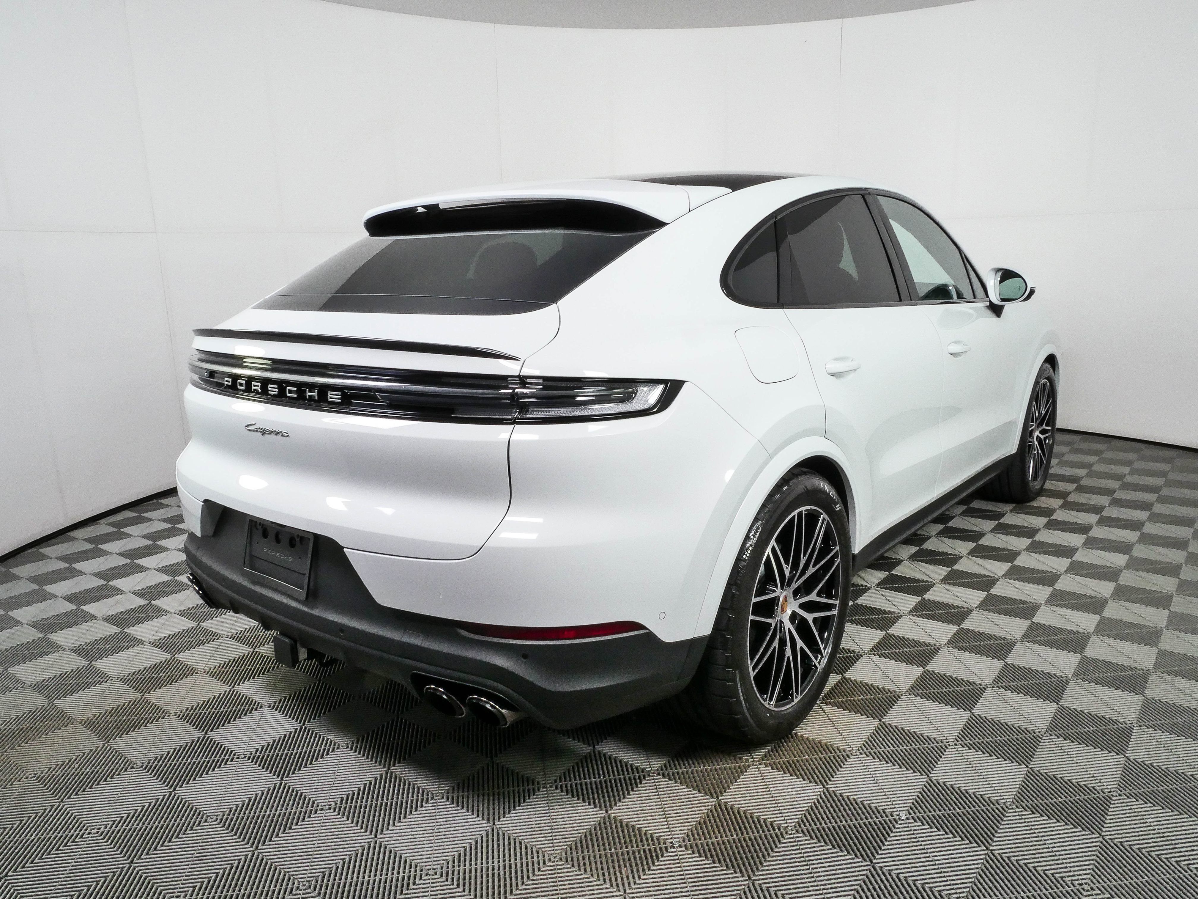 Certified 2025 Porsche Cayenne Coupe AWD/4WD image 31