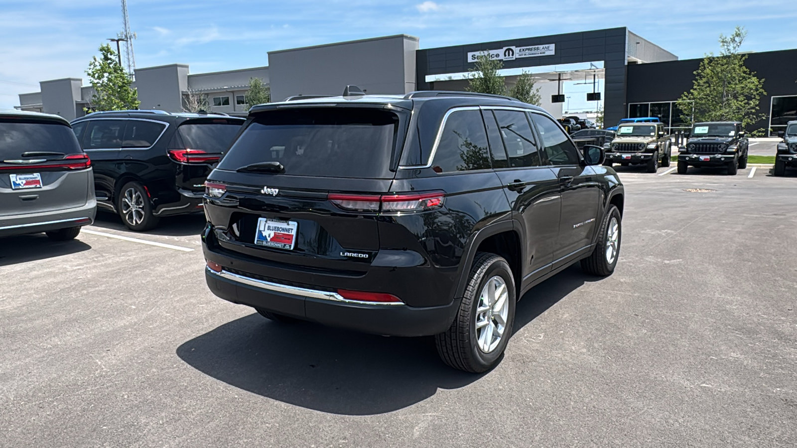 New 2026 Jeep Grand Cherokee Laredo RWD image 5