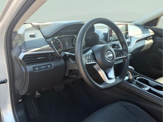 Used 2023 Nissan Altima 2.5 SV FWD image 13