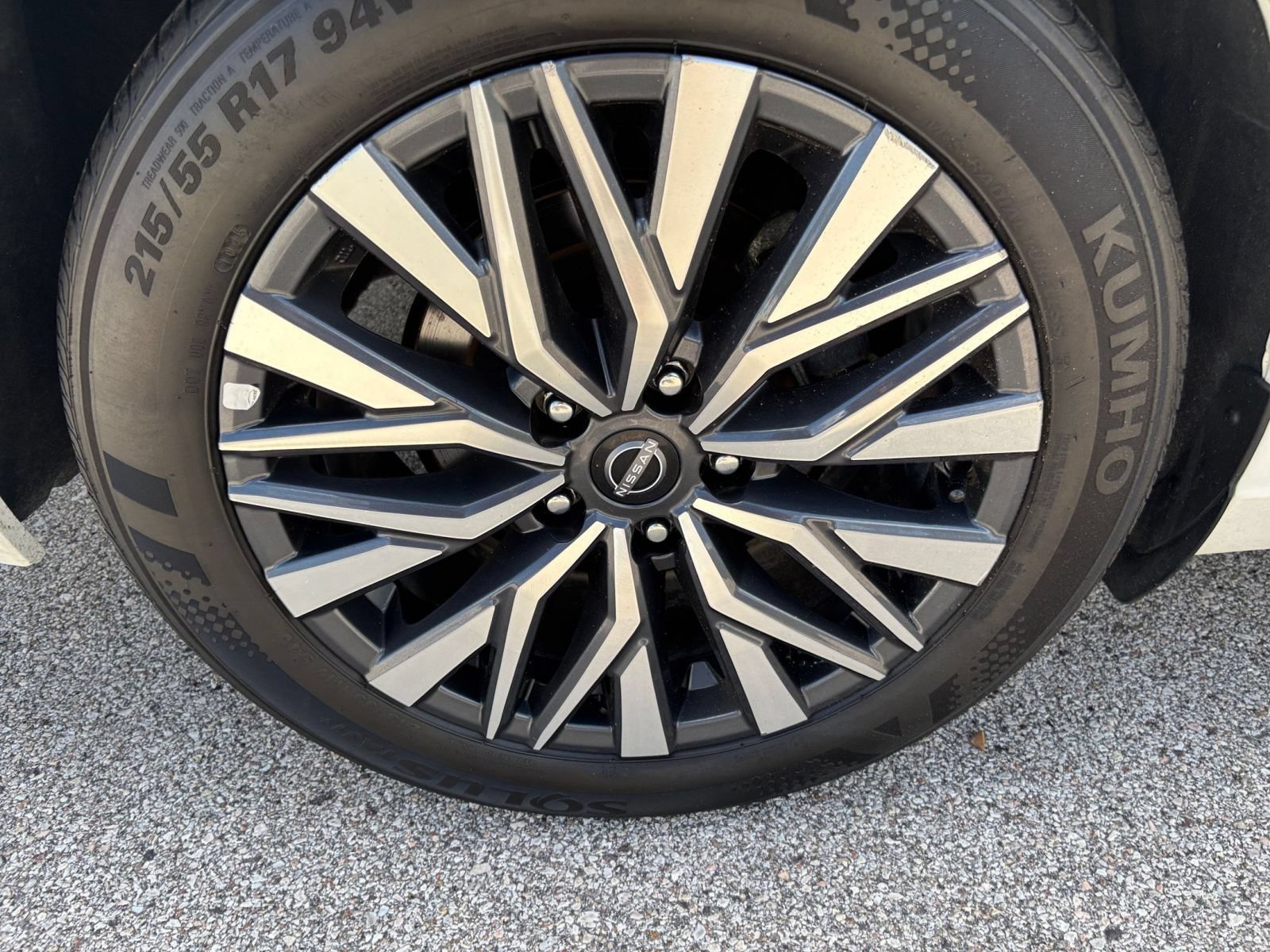 Used 2025 Nissan Altima 2.5 SV FWD image 29