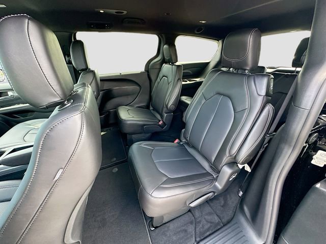 New 2025 Chrysler Pacifica Select image 16