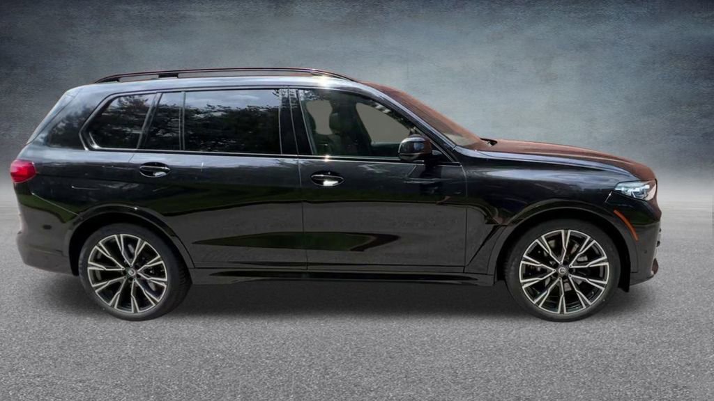 Used 2022 BMW X7 M50i image 31