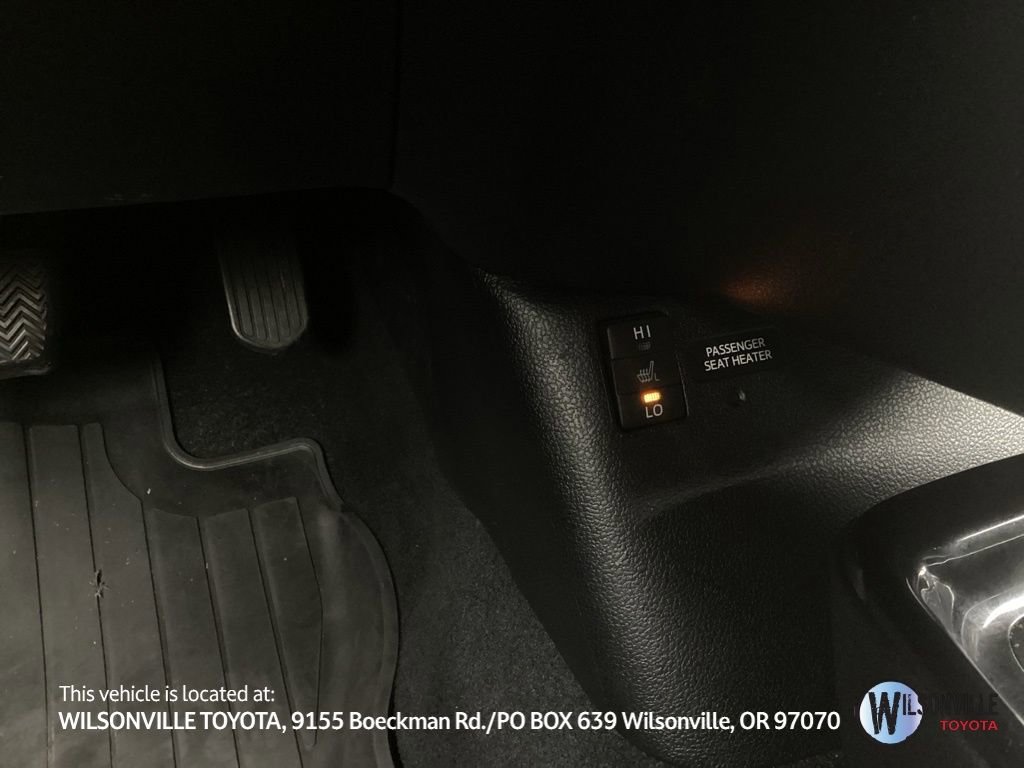 Used 2019 Toyota Prius Prime Premium FWD image 17