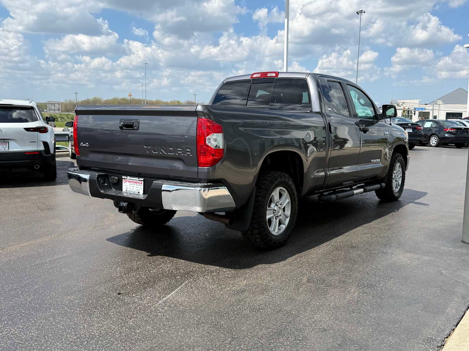 Used 2016 Toyota Tundra SR5 w/ SR5 Upgrade Package AWD/4WD image 4