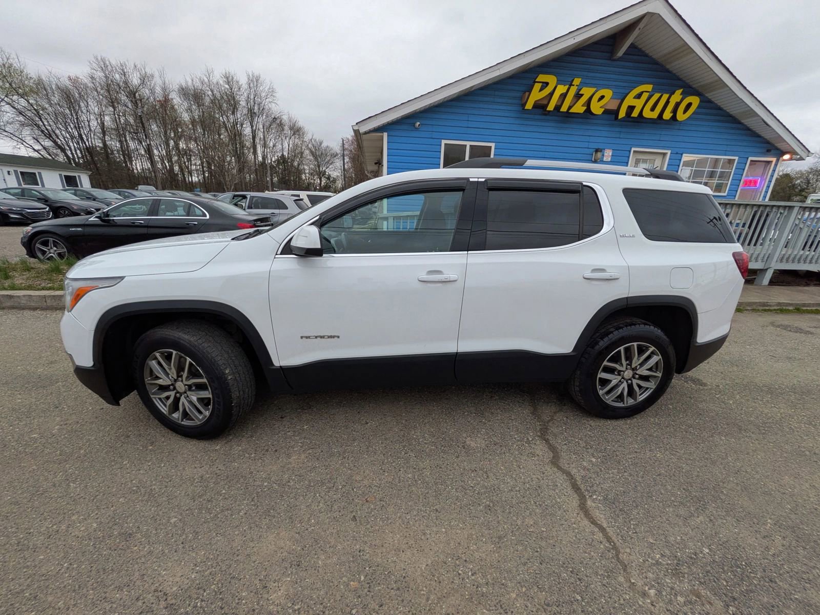 Used 2019 GMC Acadia SLE image 3