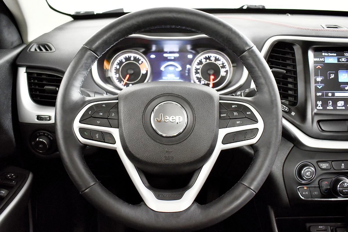 Used 2017 Jeep Cherokee Trailhawk w/ Comfort/Convenience Group AWD/4WD image 40