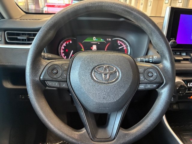 Used 2025 Toyota RAV4 XLE FWD image 15