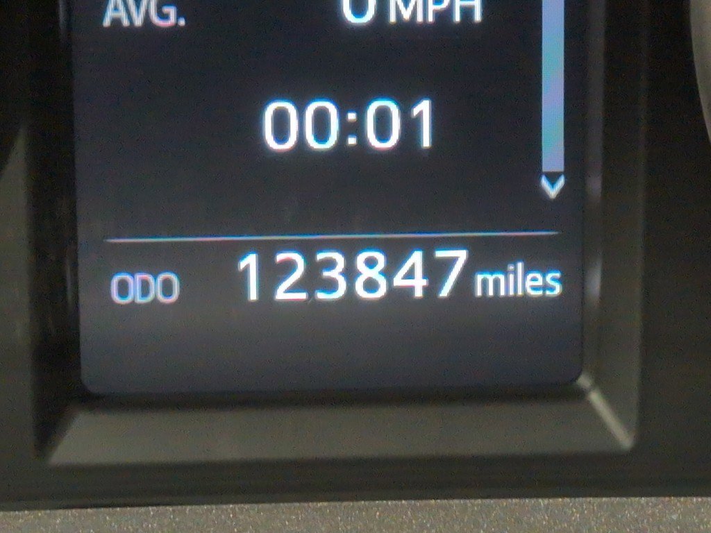 Used 2018 Toyota RAV4 LE image 18