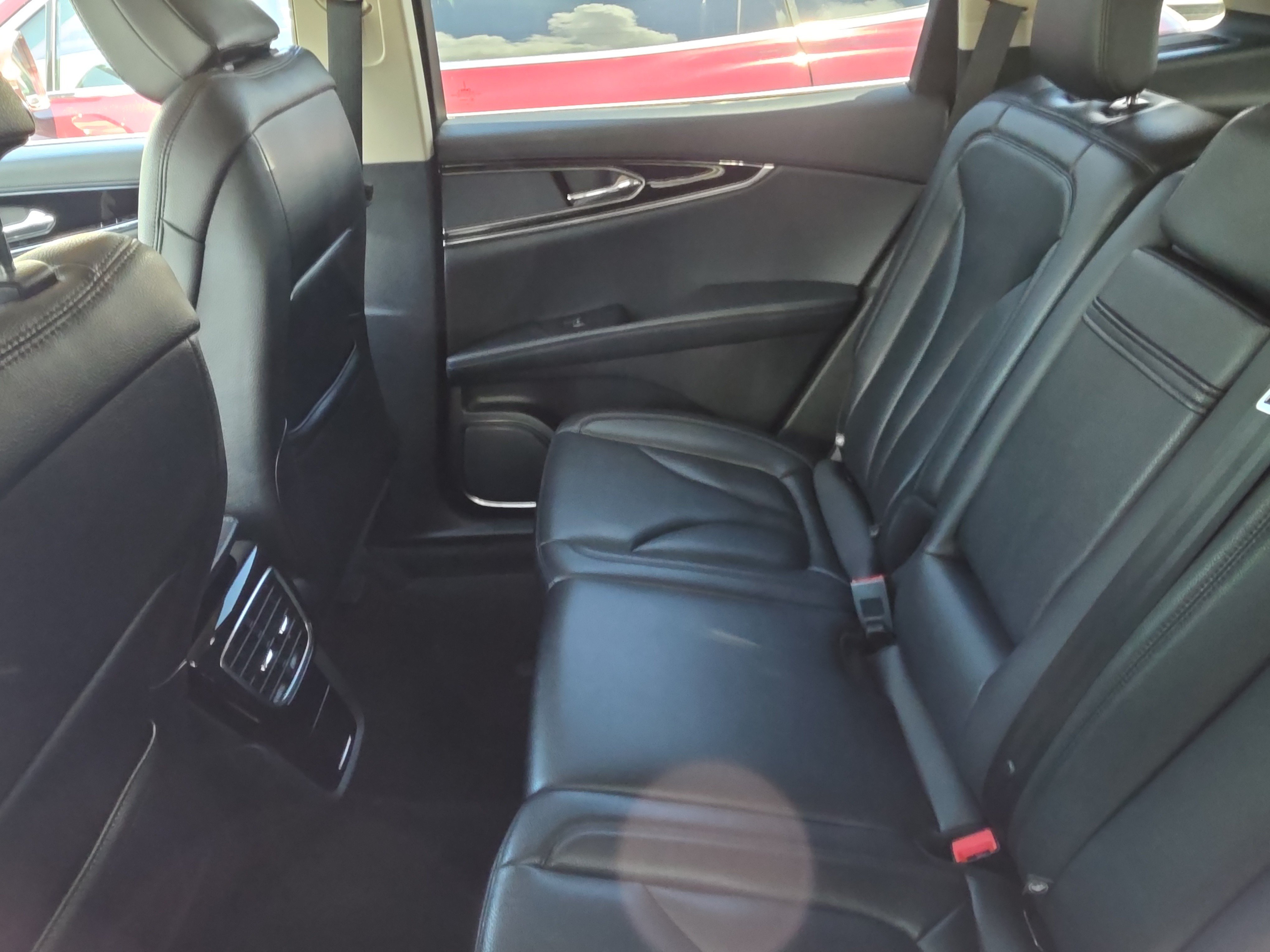 Used 2022 Lincoln Nautilus FWD image 9
