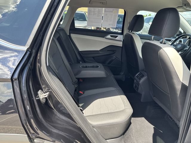Used 2025 Volkswagen Taos SE AWD/4WD image 16