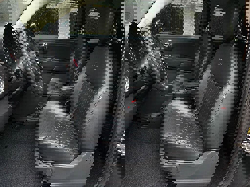 Used 2018 FIAT 500 Lounge image 25