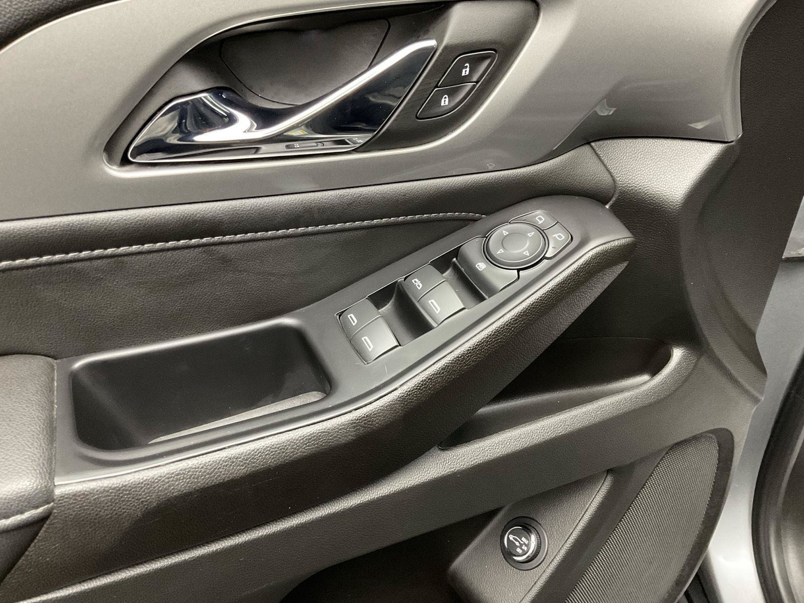 Certified 2023 Chevrolet Traverse LT FWD image 10