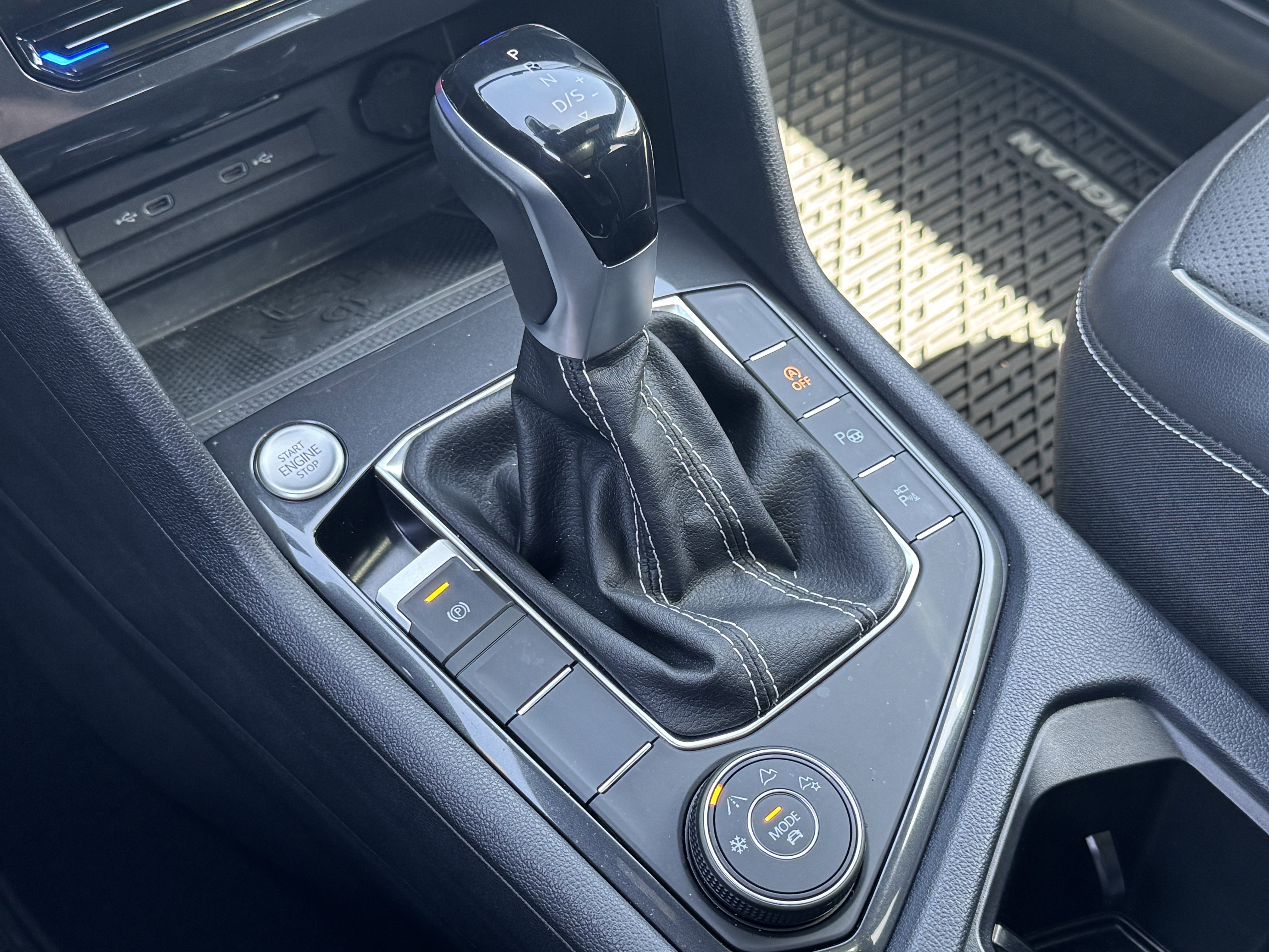 Certified 2024 Volkswagen Tiguan SEL R-Line AWD/4WD image 29