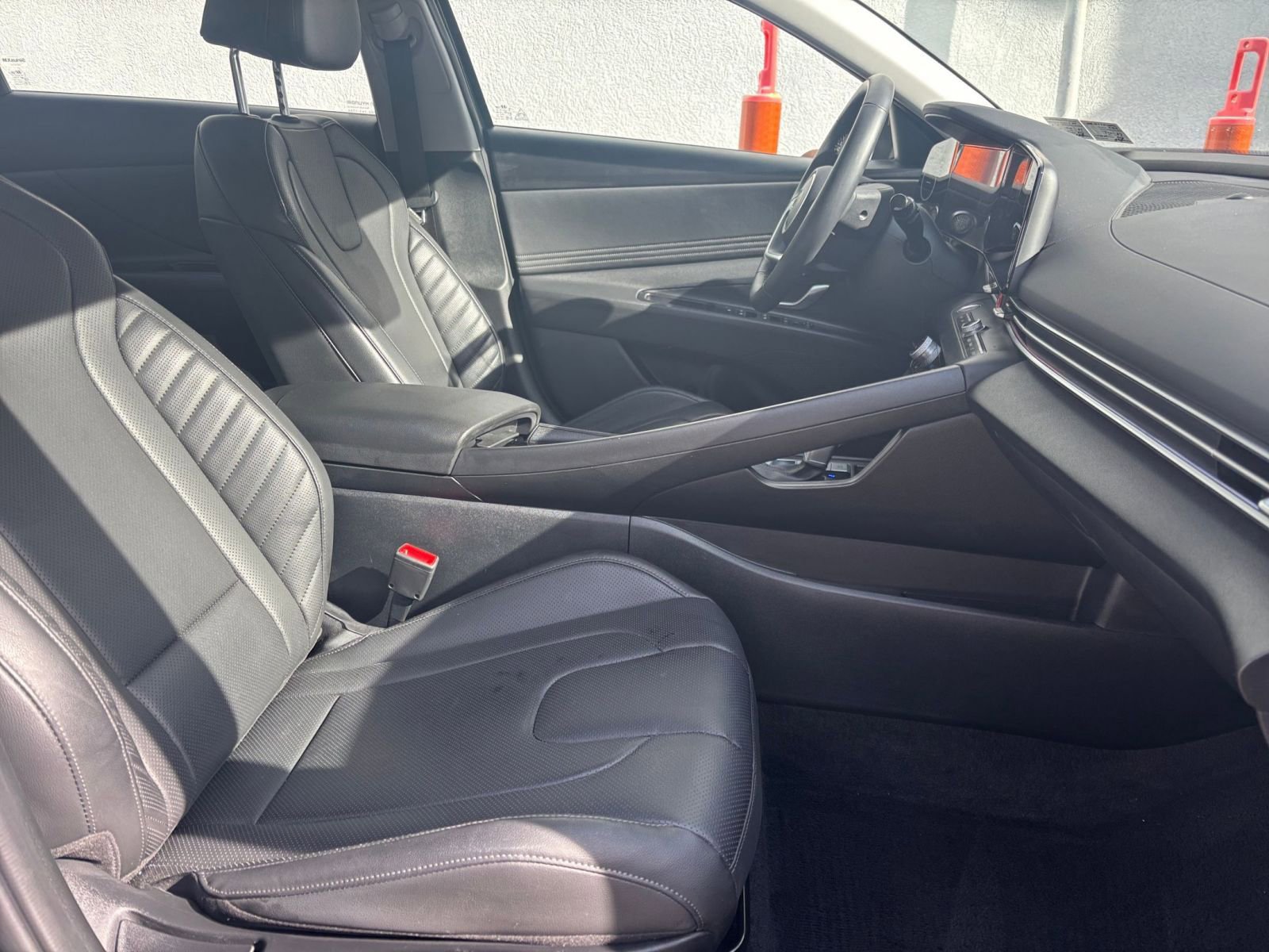 Used 2025 Hyundai Elantra Limited image 28