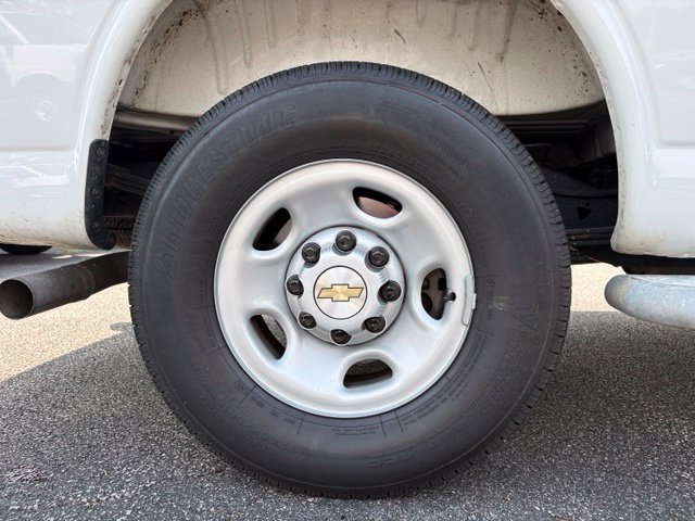 Used 2025 Chevrolet Express 2500 w/ Driver Convenience Package RWD image 20