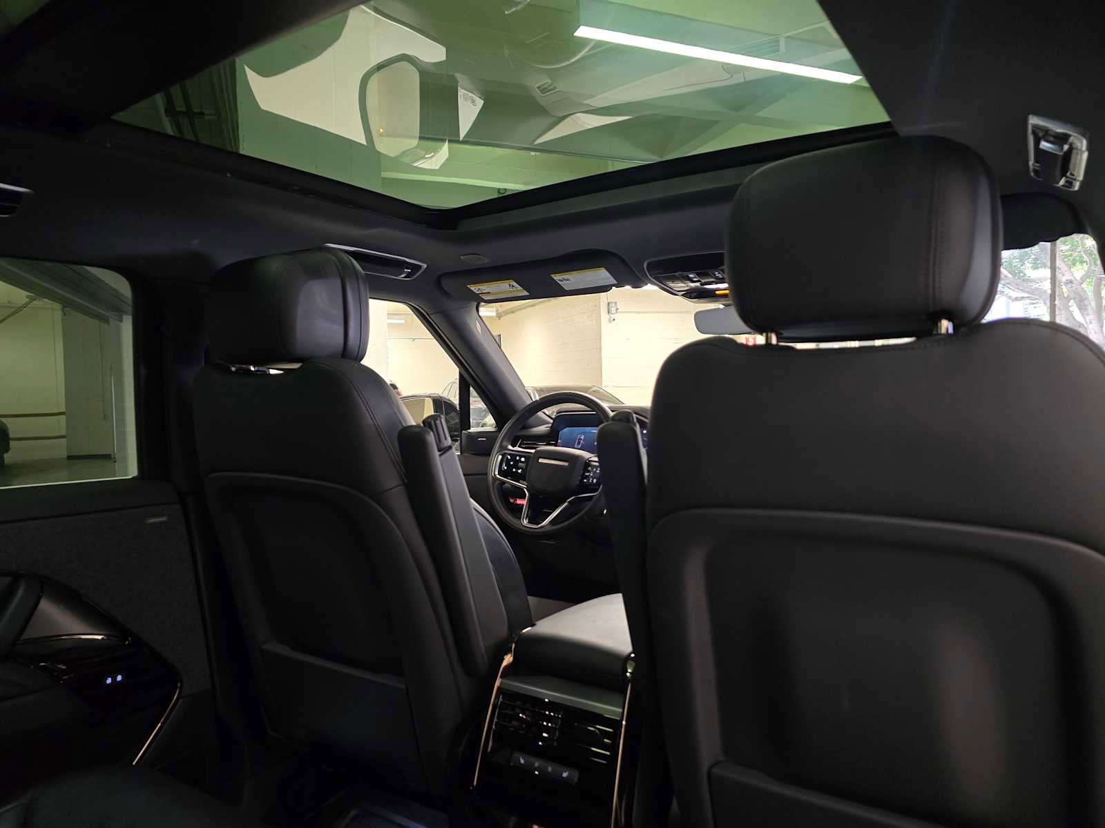 Used 2025 Land Rover Range Rover Sport SE AWD/4WD image 15