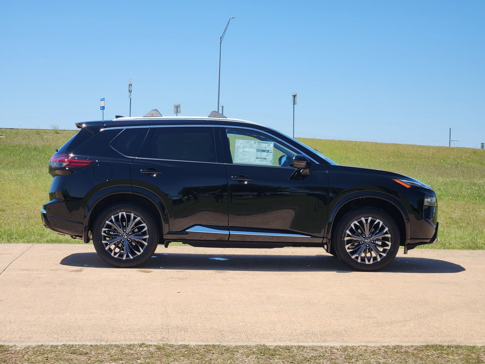 New 2026 Nissan Rogue Platinum AWD/4WD image 7