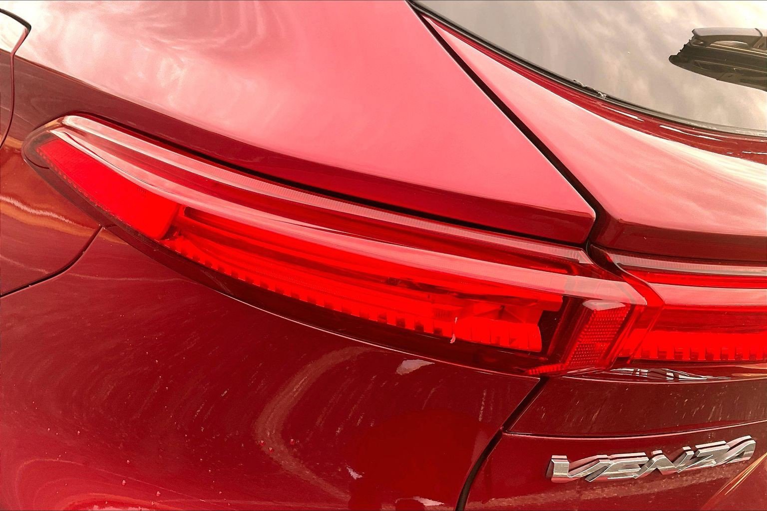 Used 2021 Toyota Venza LE image 24