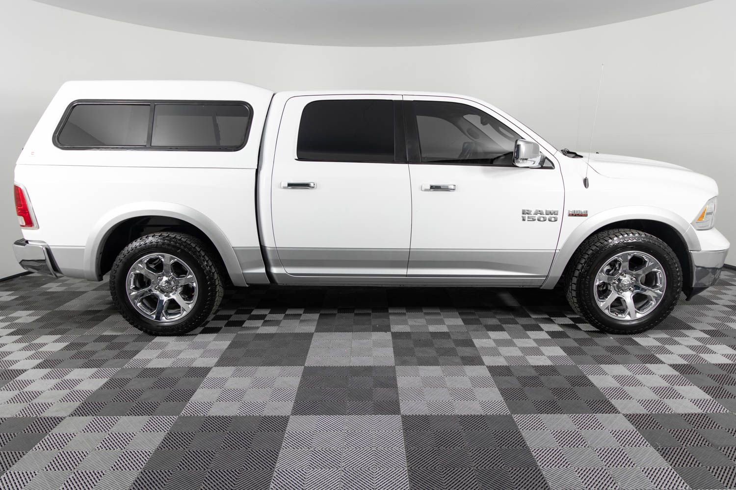 Used 2015 RAM 1500 Laramie w/ Convenience Group image 9