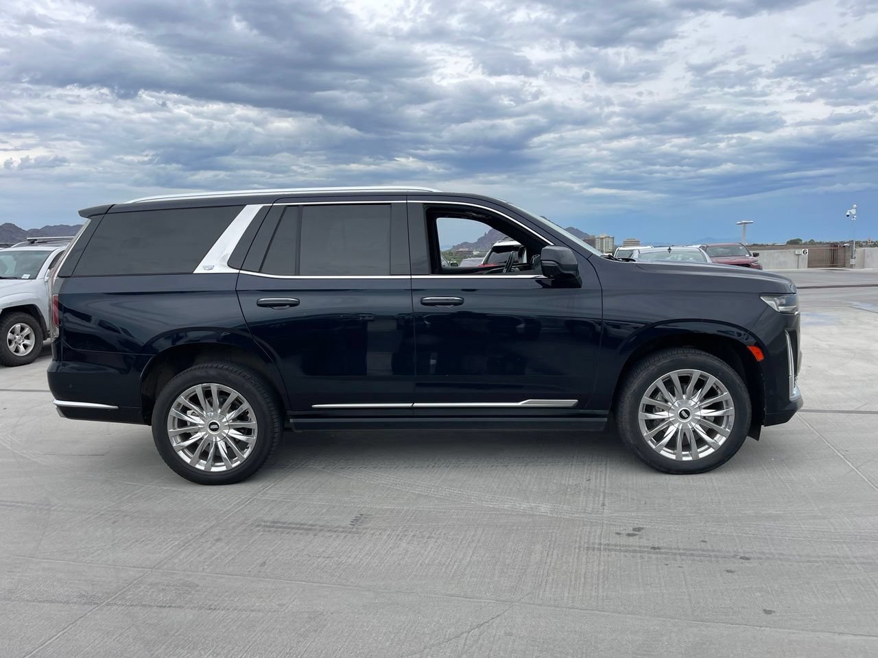 Used 2024 Cadillac Escalade Premium Luxury w/ Performance Package AWD/4WD image 3