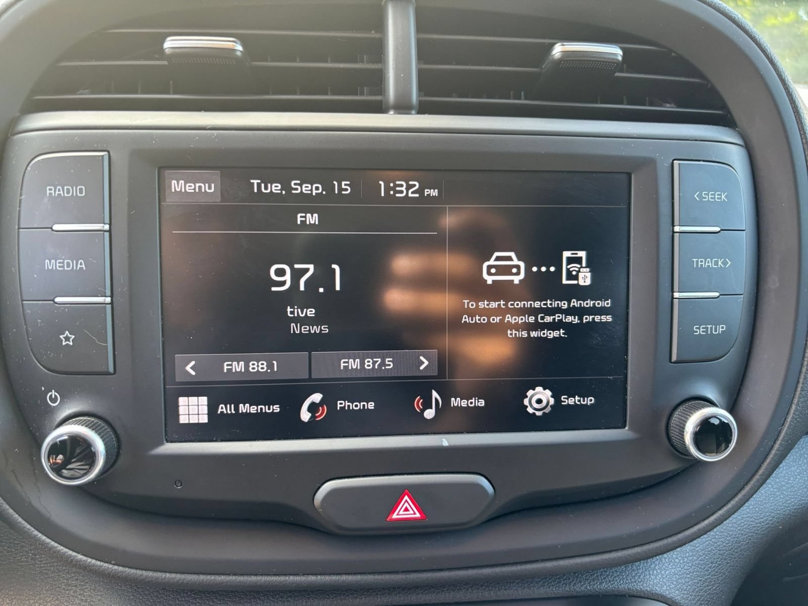 Used 2025 Kia Soul LX w/ LX Technology Package FWD image 19