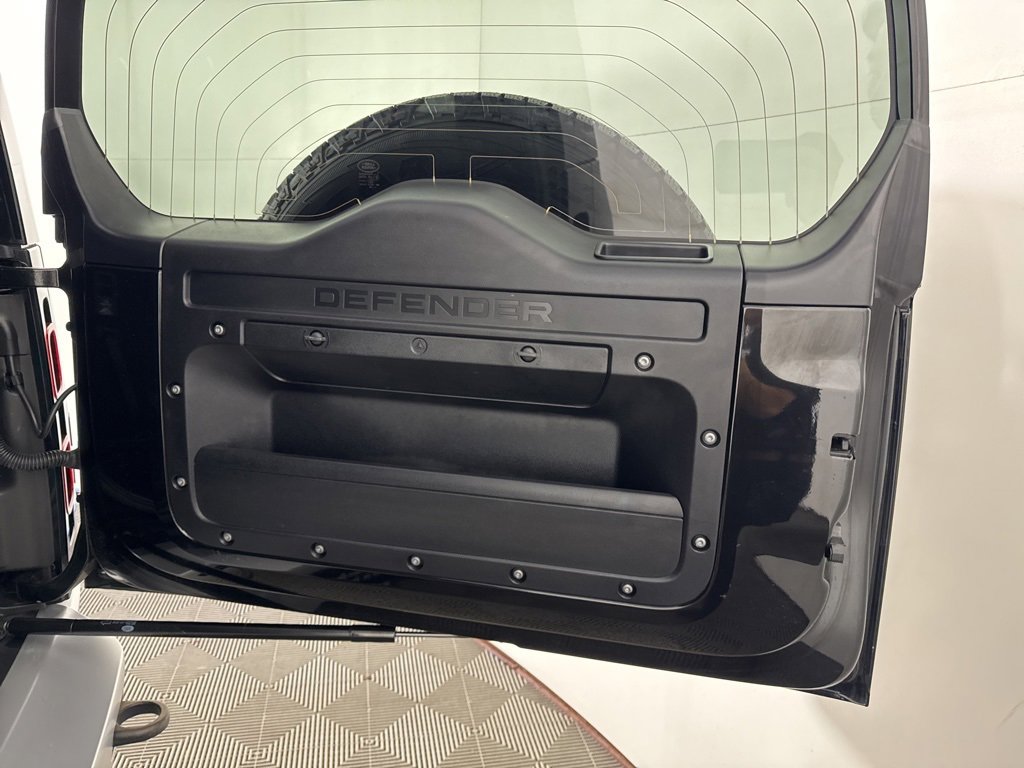 Used 2023 Land Rover Defender 130 S image 27