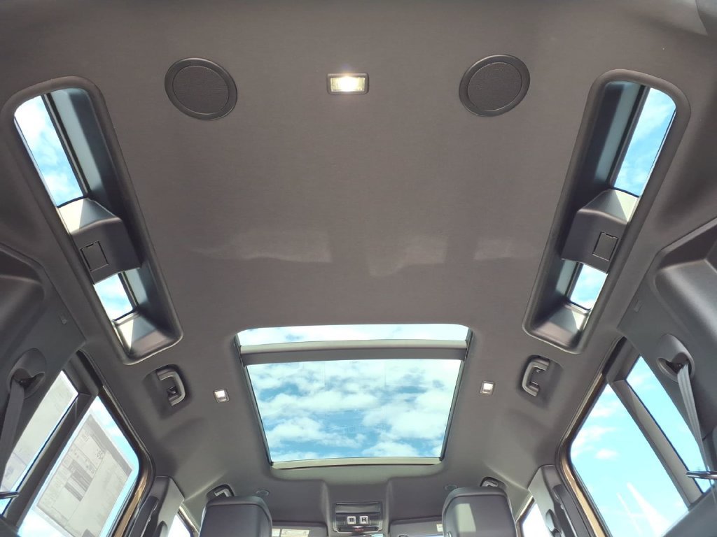 New 2026 Land Rover Defender 110 X-Dynamic SE AWD/4WD image 25
