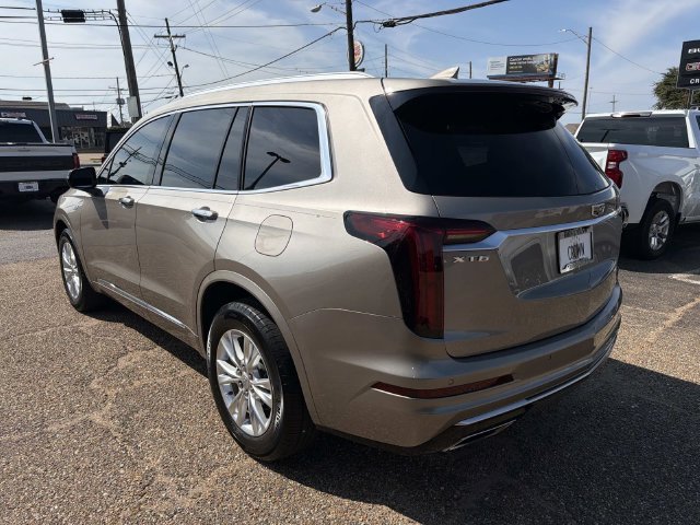 Used 2023 Cadillac XT6 Luxury w/ LPO, Floor Liner Package FWD image 9