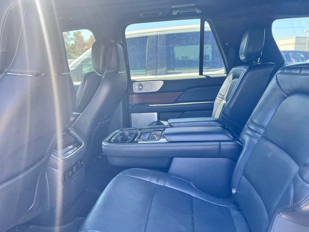 Used 2022 Lincoln Navigator L Reserve AWD/4WD image 3