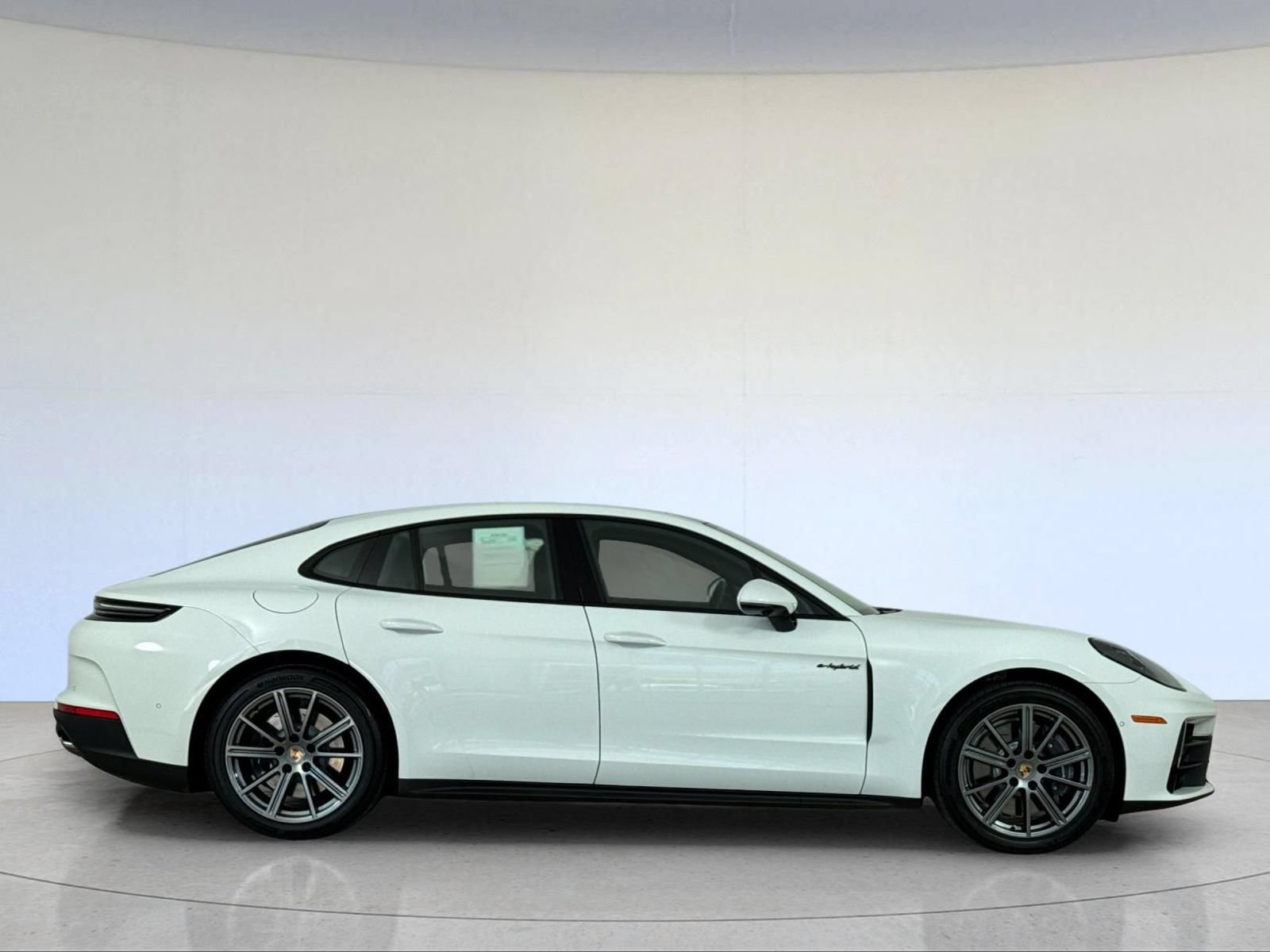Used 2026 Porsche Panamera 4 E-Hybrid AWD/4WD image 9