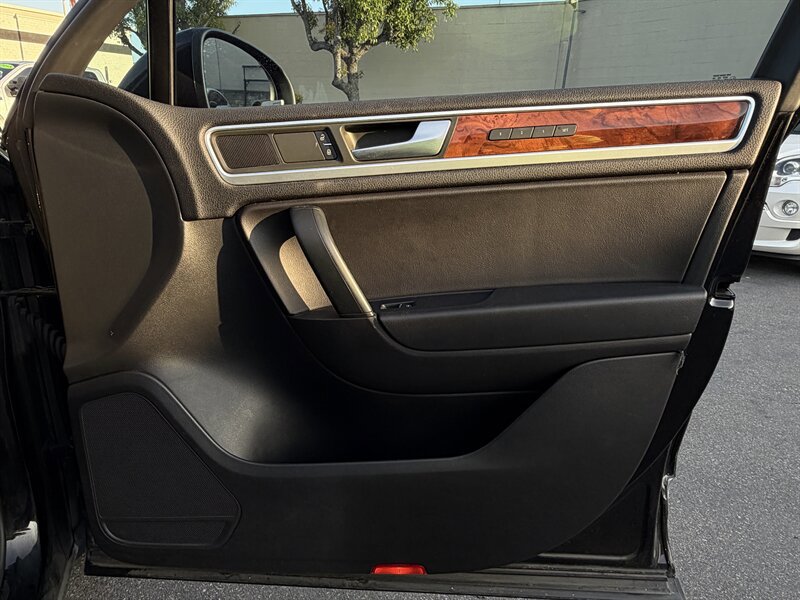 Used 2012 Volkswagen Touareg Hybrid AWD/4WD image 64