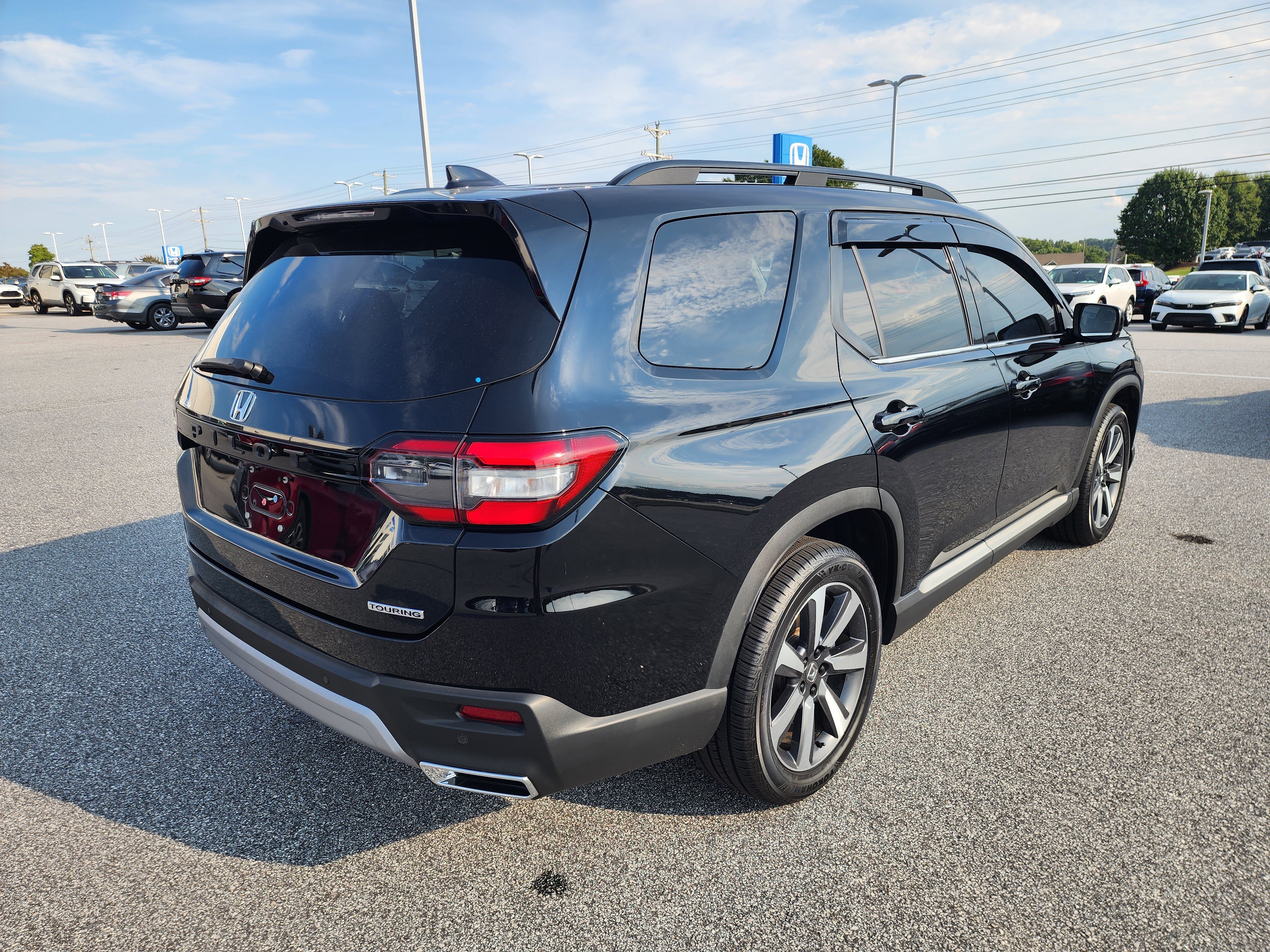 Used 2023 Honda Pilot Touring image 4