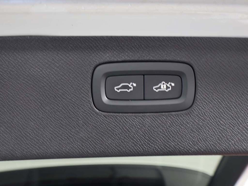 Used 2025 Volvo XC90 B5 Plus AWD/4WD image 24
