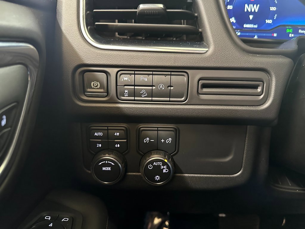 Used 2024 Chevrolet Suburban Premier image 21