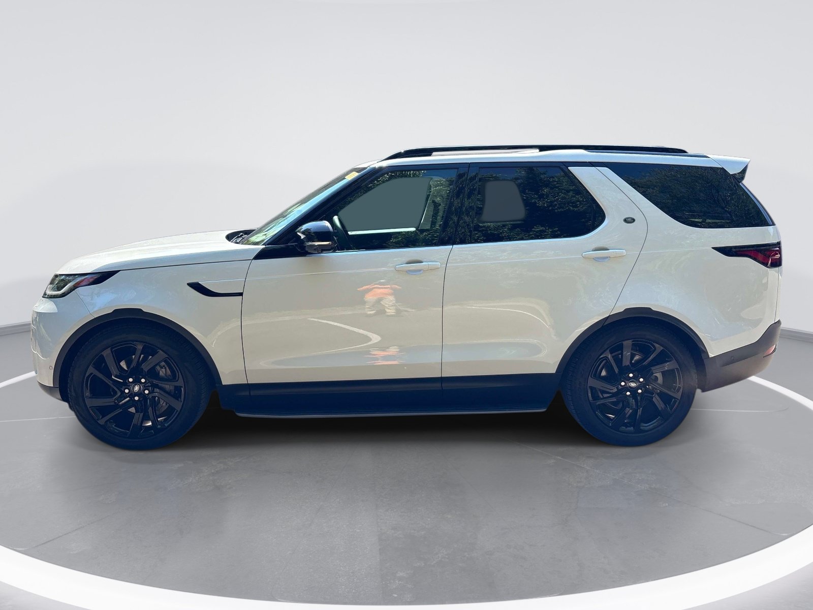 Used 2024 Land Rover Discovery S AWD/4WD image 5