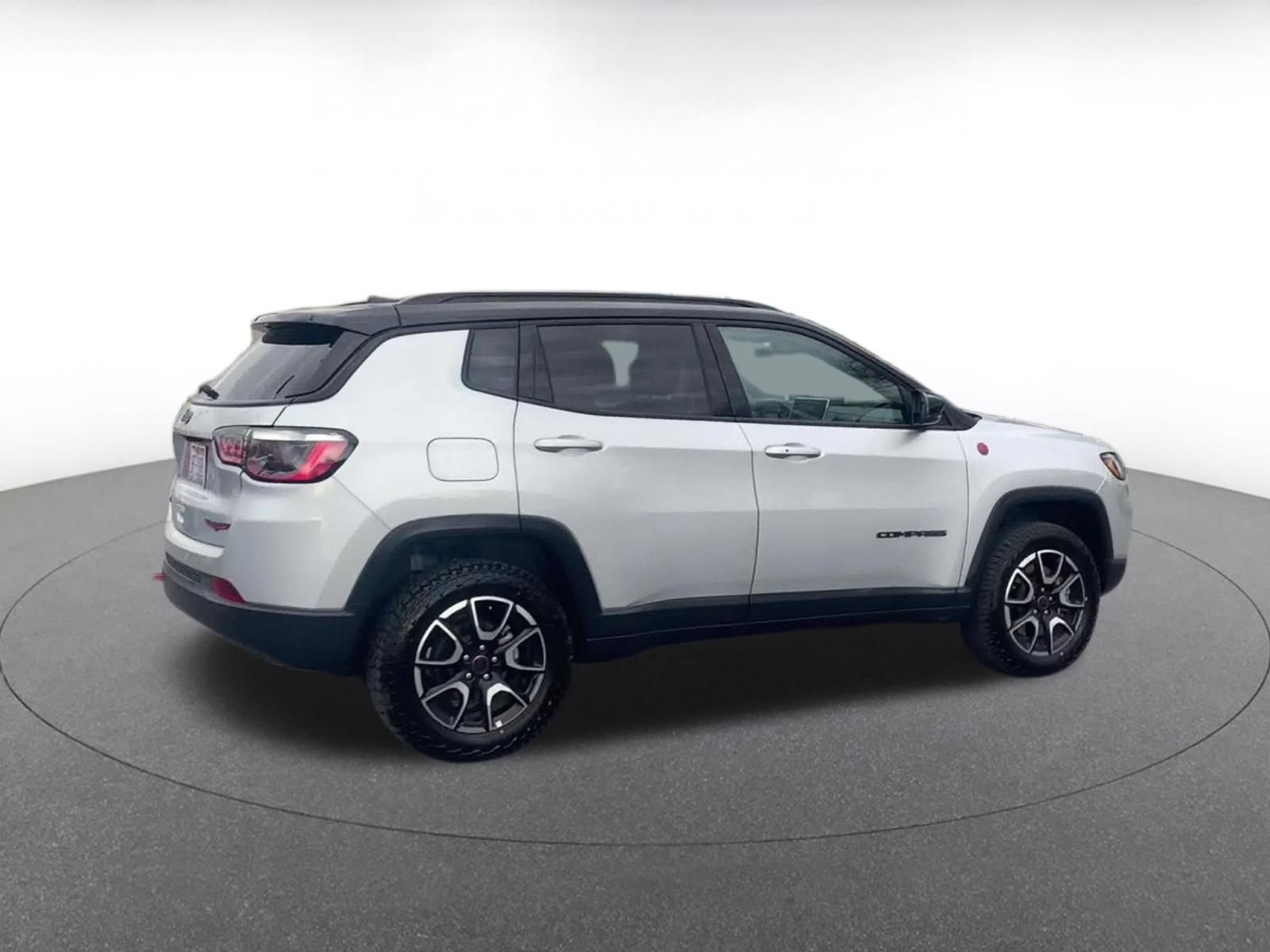 Used 2025 Jeep Compass Trailhawk AWD/4WD image 15