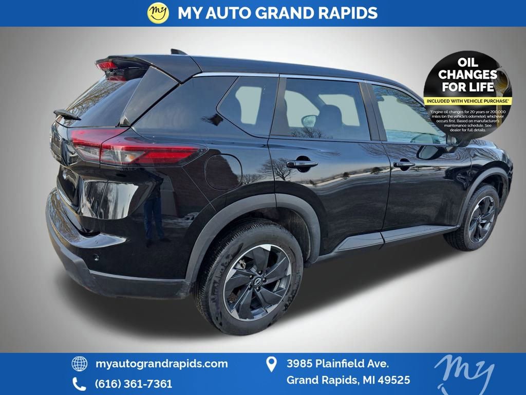 Used 2025 Nissan Rogue SV image 7