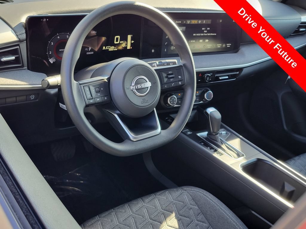 Used 2025 Nissan Kicks SV FWD image 3