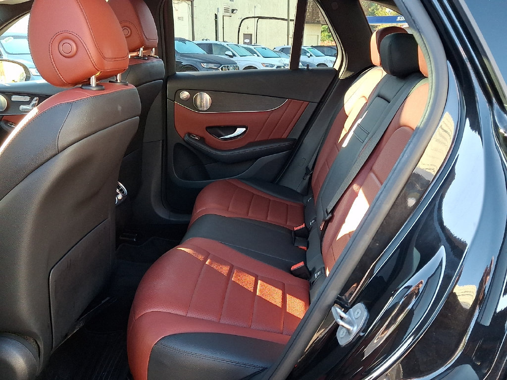 Used 2020 Mercedes-Benz GLC 300 4MATIC image 10