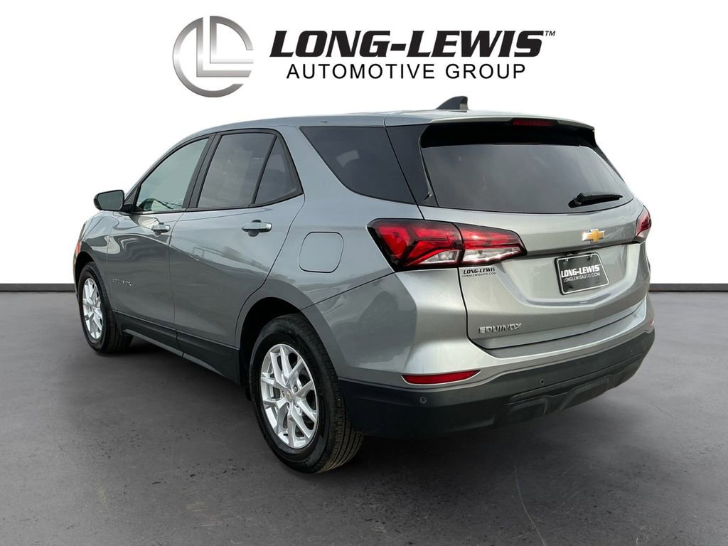 Used 2024 Chevrolet Equinox LS w/ LS Convenience Package FWD image 4