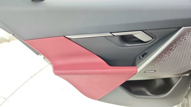 Used 2025 BMW i5 xDrive40 image 32