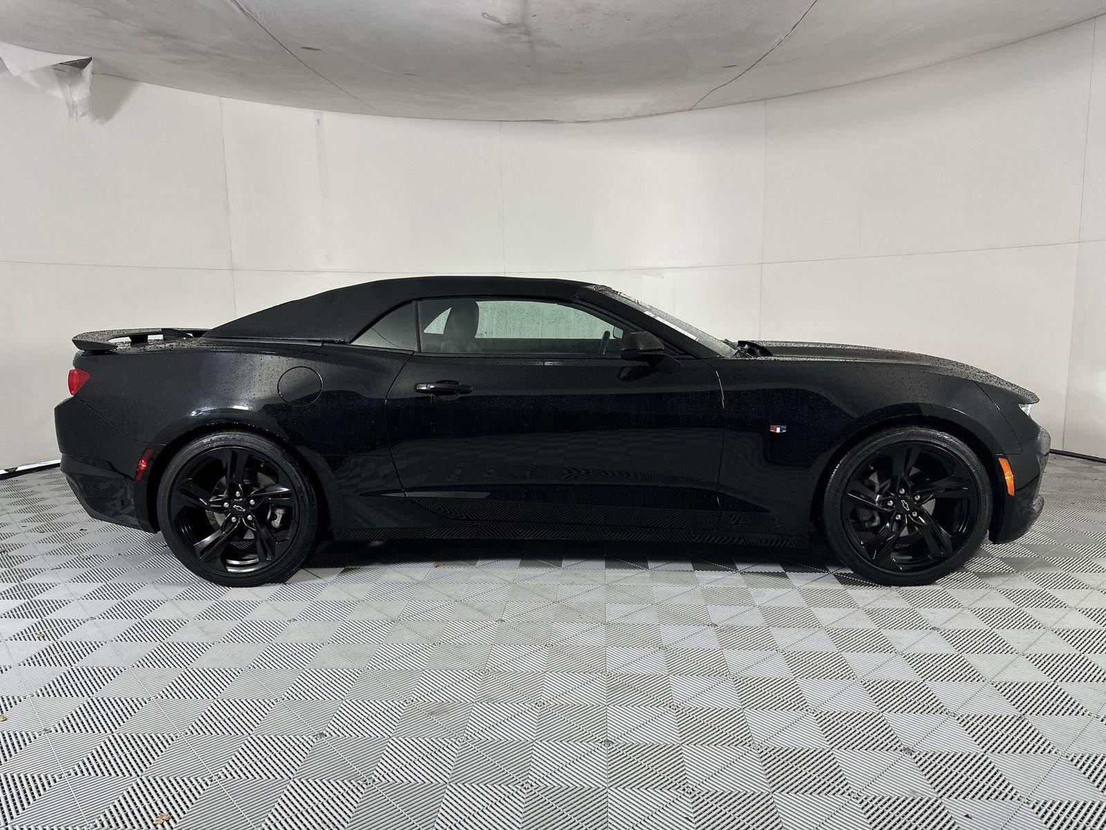 Used 2023 Chevrolet Camaro LT RWD image 9