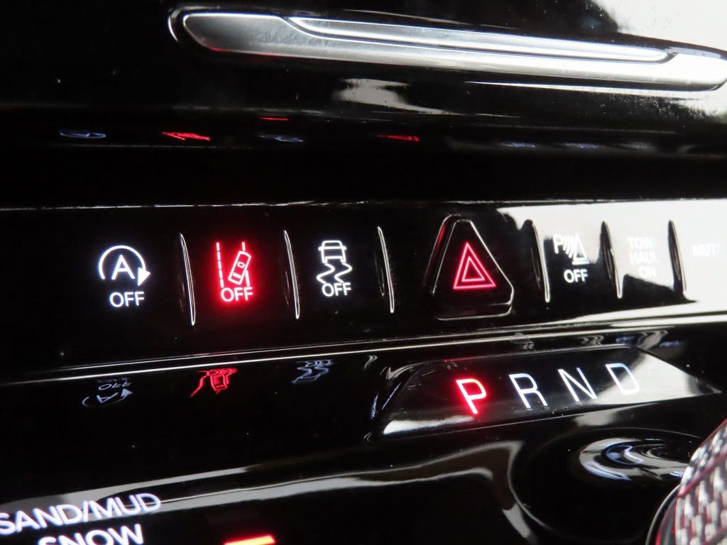 Certified 2024 Jeep Wagoneer L Series II w/ Flexible Seating Group image 9